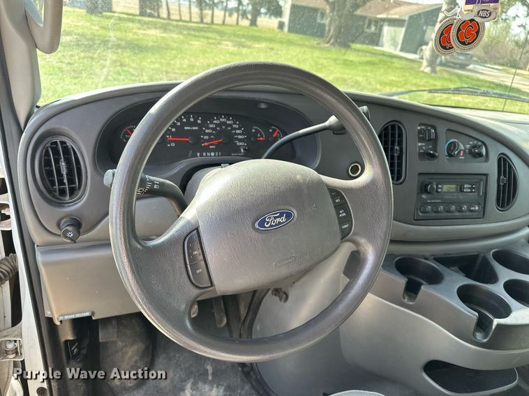 image for item EG6246 2006 Ford E350 Super Duty van