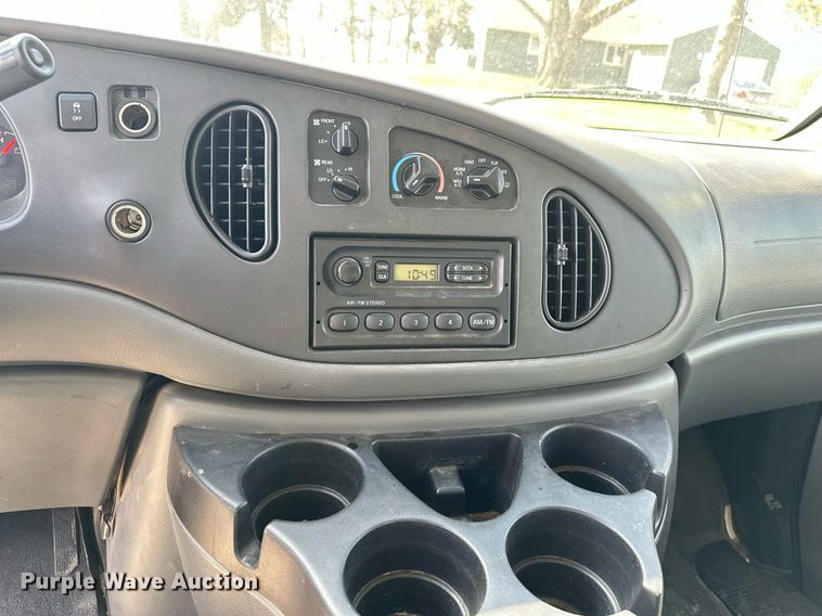 image for item EG6246 2006 Ford E350 Super Duty van