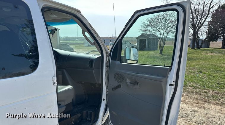 image for item EG6246 2006 Ford E350 Super Duty van
