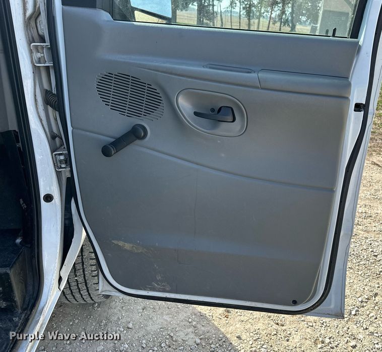 image for item EG6246 2006 Ford E350 Super Duty van