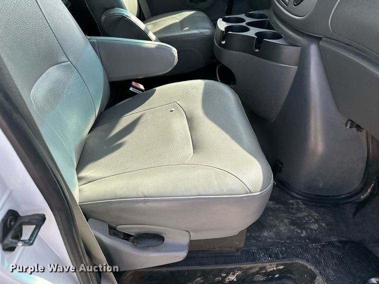 image for item EG6246 2006 Ford E350 Super Duty van