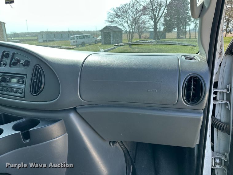 image for item EG6246 2006 Ford E350 Super Duty van
