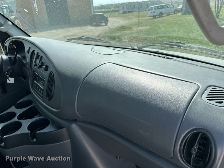 image for item EG6246 2006 Ford E350 Super Duty van
