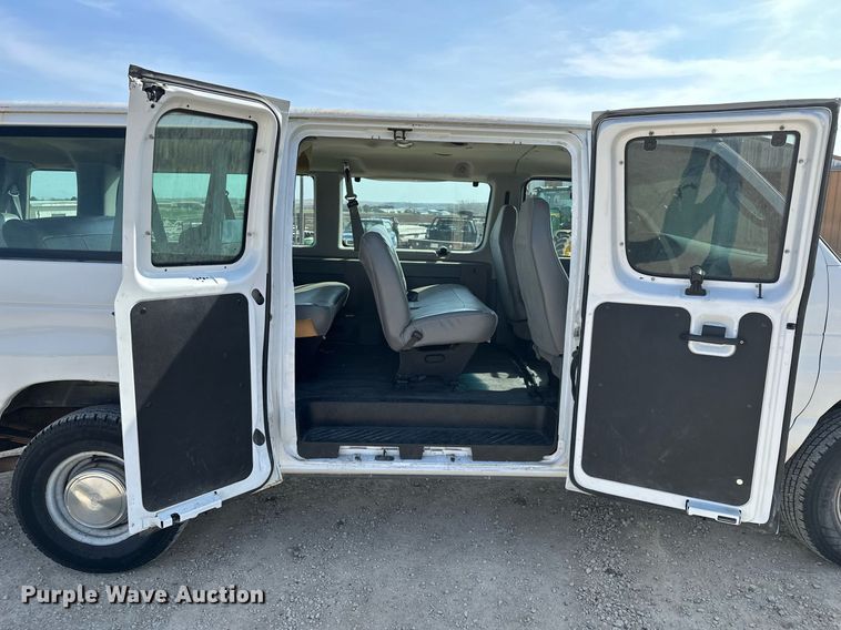 image for item EG6246 2006 Ford E350 Super Duty van
