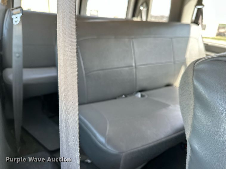 image for item EG6246 2006 Ford E350 Super Duty van