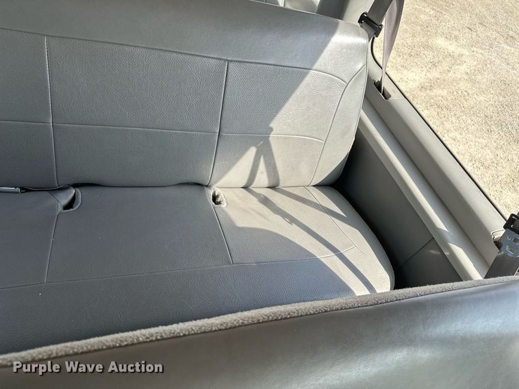 image for item EG6246 2006 Ford E350 Super Duty van