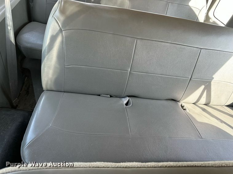 image for item EG6246 2006 Ford E350 Super Duty van
