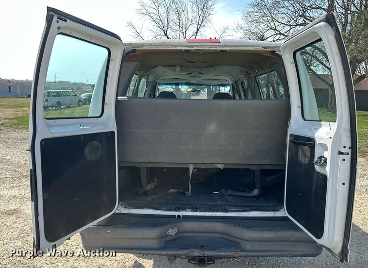 image for item EG6246 2006 Ford E350 Super Duty van