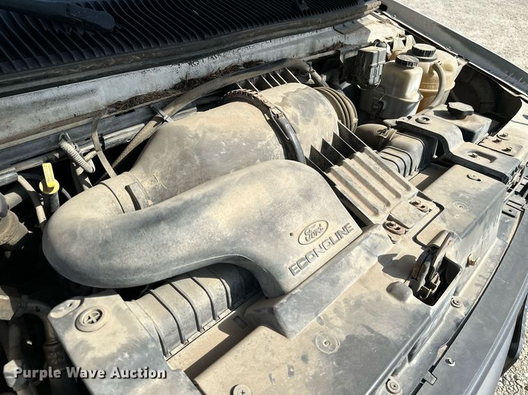 image for item EG6246 2006 Ford E350 Super Duty van