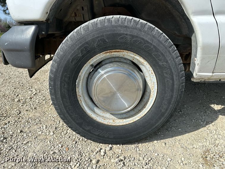 image for item EG6246 2006 Ford E350 Super Duty van