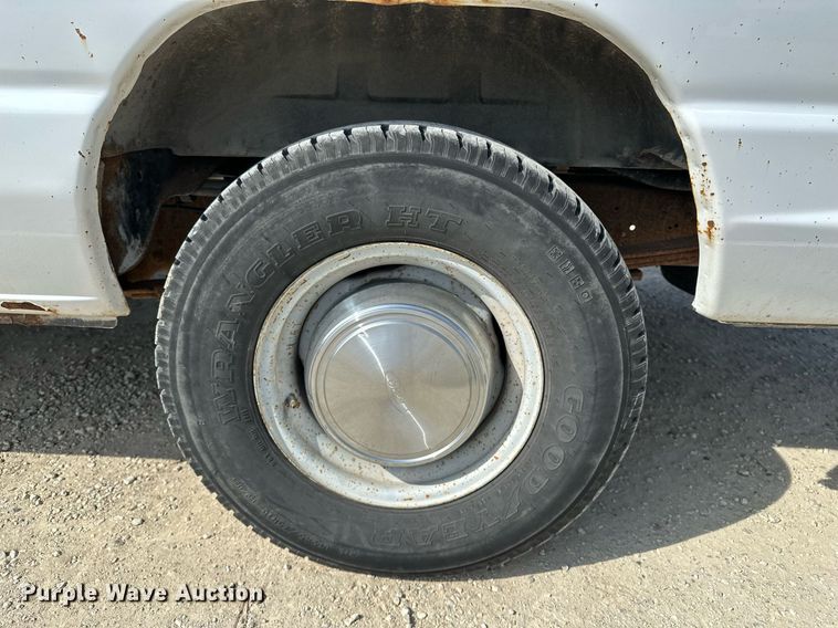 image for item EG6246 2006 Ford E350 Super Duty van