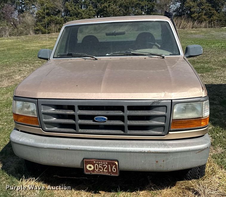 image for item EG6257 1996 Ford F150 pickup truck