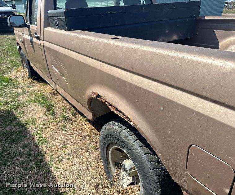 image for item EG6257 1996 Ford F150 pickup truck