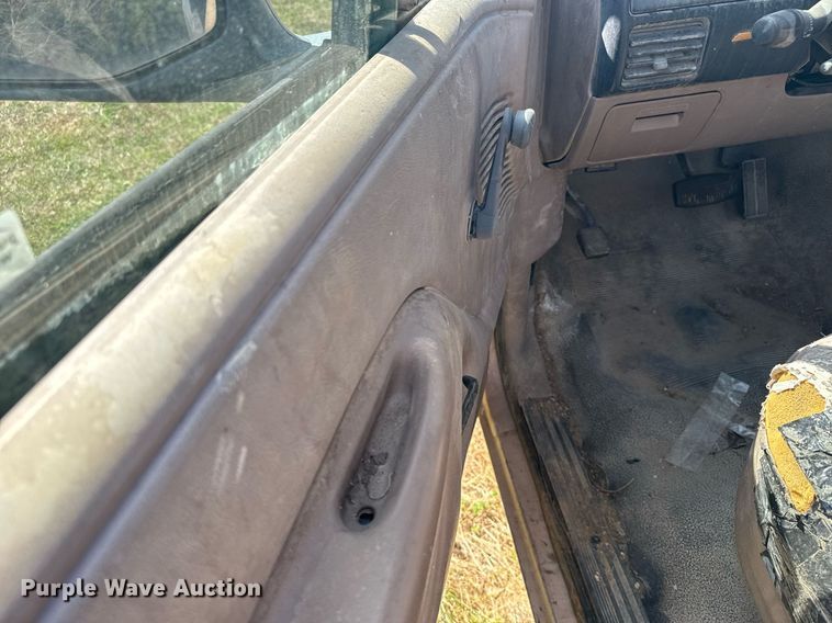 image for item EG6257 1996 Ford F150 pickup truck