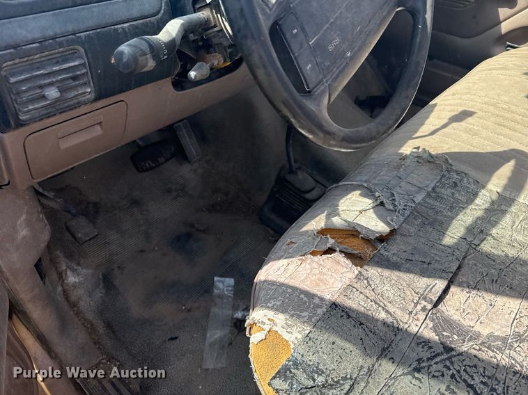 image for item EG6257 1996 Ford F150 pickup truck