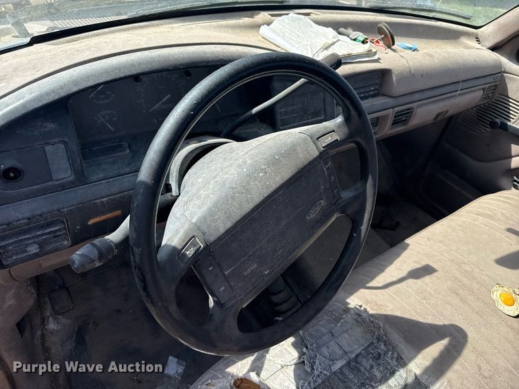 image for item EG6257 1996 Ford F150 pickup truck