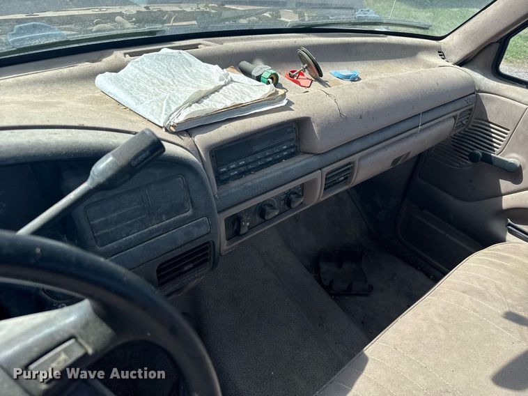 image for item EG6257 1996 Ford F150 pickup truck