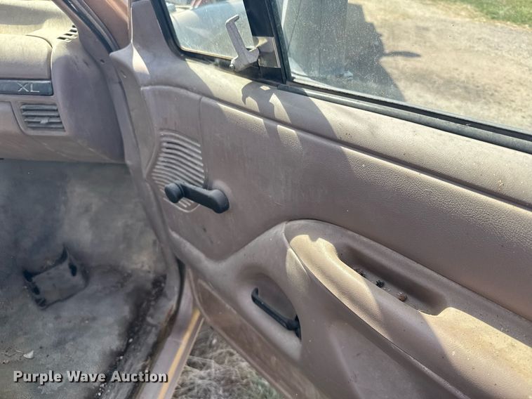 image for item EG6257 1996 Ford F150 pickup truck