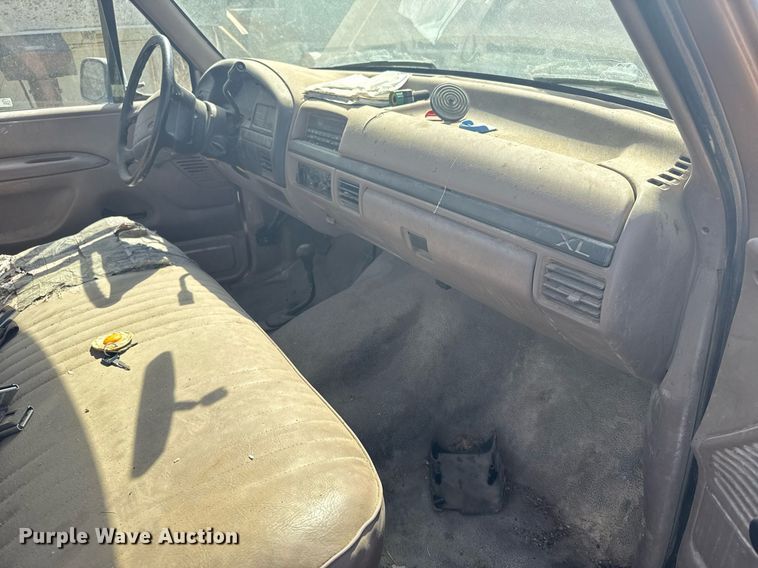 image for item EG6257 1996 Ford F150 pickup truck