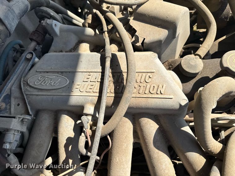 image for item EG6257 1996 Ford F150 pickup truck