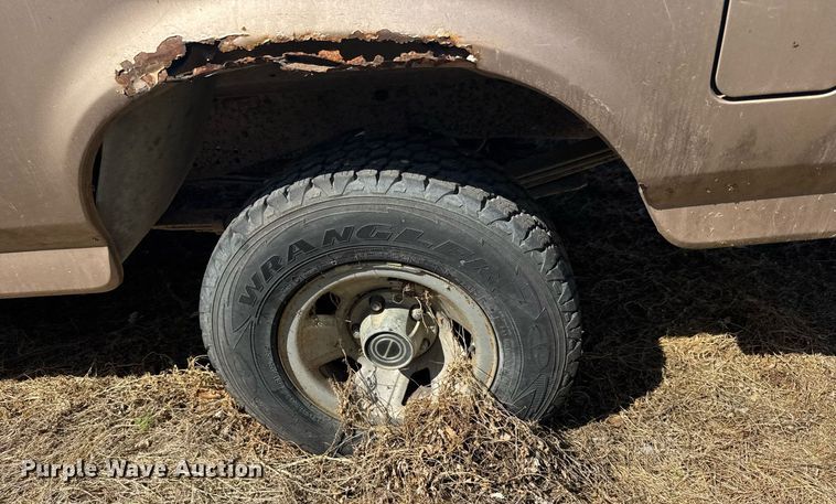 image for item EG6257 1996 Ford F150 pickup truck