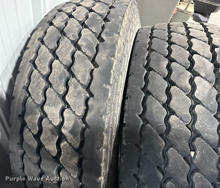 image for item EG6287 (4) 315/80R22.5 tires and wheels