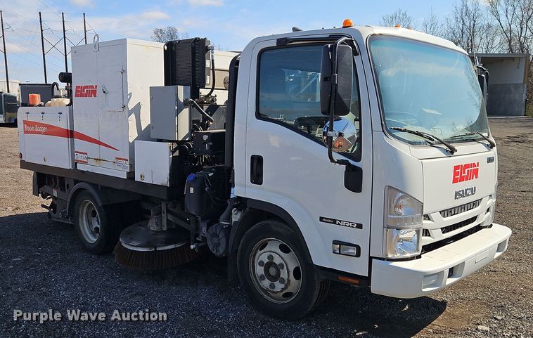 image for item EI8913 2019 Isuzu NRR street sweeper truck