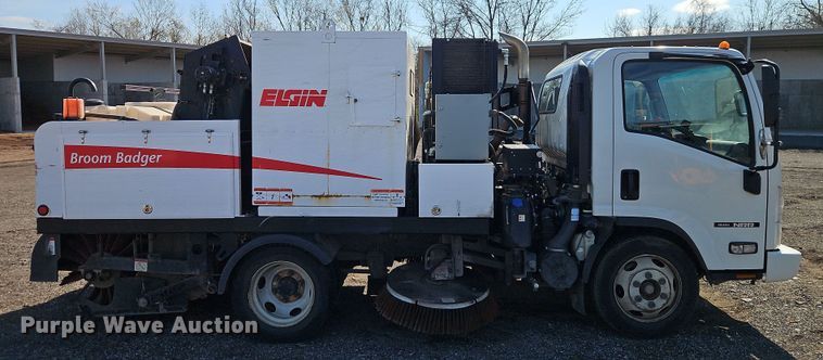 image for item EI8913 2019 Isuzu NRR street sweeper truck