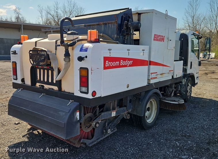 image for item EI8913 2019 Isuzu NRR street sweeper truck