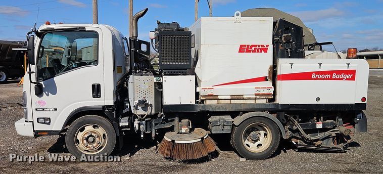 image for item EI8913 2019 Isuzu NRR street sweeper truck