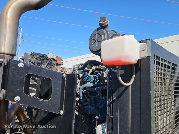 image for item EI8913 2019 Isuzu NRR street sweeper truck