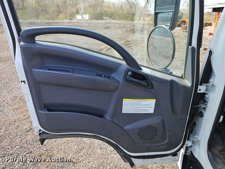 image for item EI8913 2019 Isuzu NRR street sweeper truck