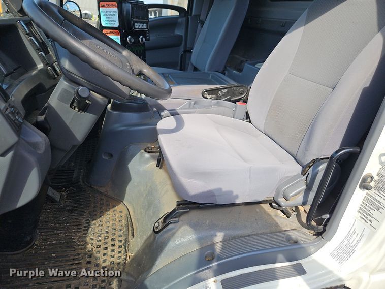 image for item EI8913 2019 Isuzu NRR street sweeper truck