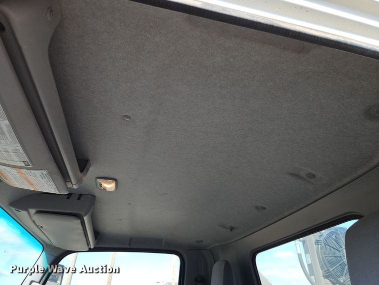 image for item EI8913 2019 Isuzu NRR street sweeper truck