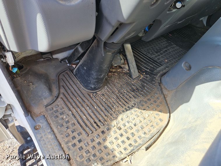 image for item EI8913 2019 Isuzu NRR street sweeper truck