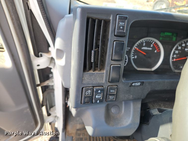 image for item EI8913 2019 Isuzu NRR street sweeper truck