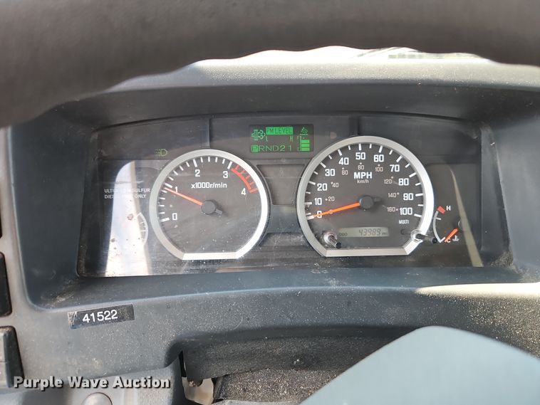 image for item EI8913 2019 Isuzu NRR street sweeper truck