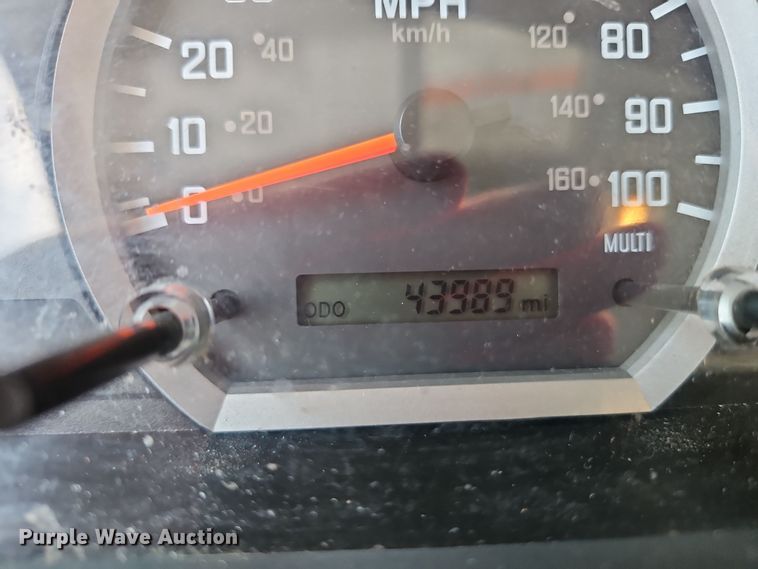 image for item EI8913 2019 Isuzu NRR street sweeper truck