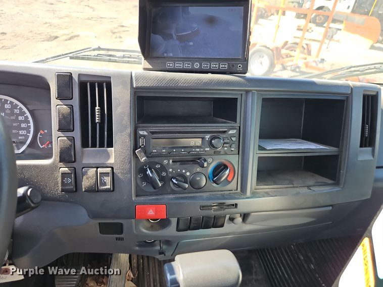 image for item EI8913 2019 Isuzu NRR street sweeper truck