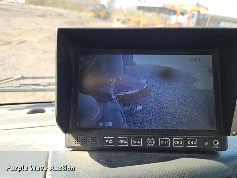 image for item EI8913 2019 Isuzu NRR street sweeper truck