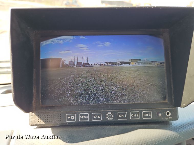 image for item EI8913 2019 Isuzu NRR street sweeper truck