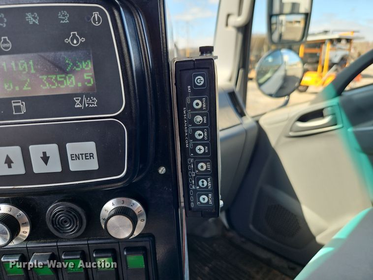 image for item EI8913 2019 Isuzu NRR street sweeper truck