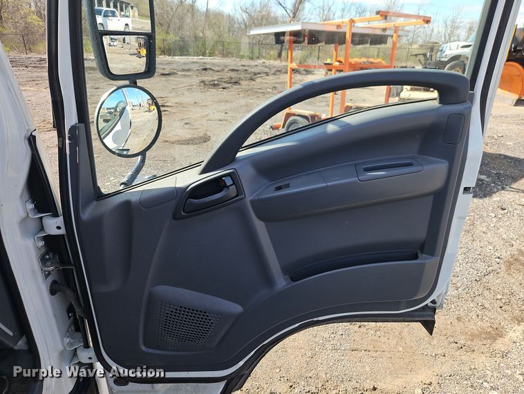 image for item EI8913 2019 Isuzu NRR street sweeper truck