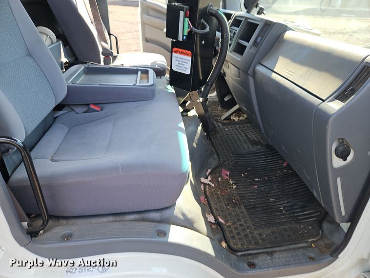 image for item EI8913 2019 Isuzu NRR street sweeper truck