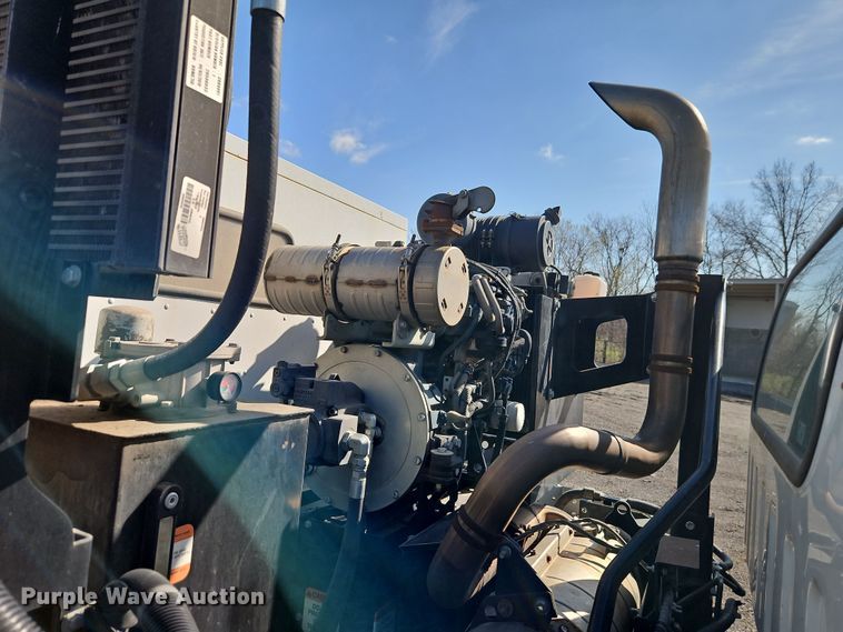 image for item EI8913 2019 Isuzu NRR street sweeper truck