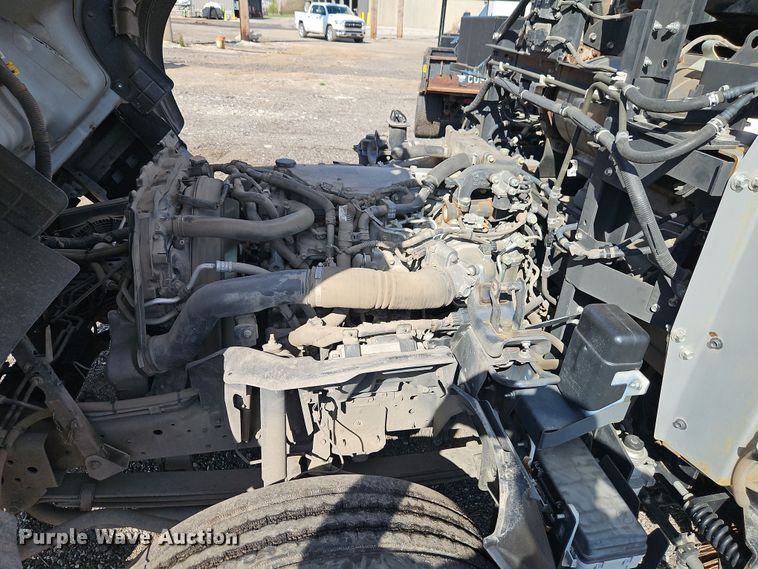 image for item EI8913 2019 Isuzu NRR street sweeper truck