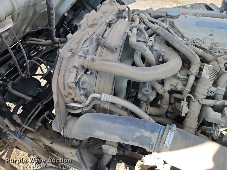 image for item EI8913 2019 Isuzu NRR street sweeper truck