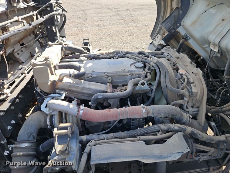 image for item EI8913 2019 Isuzu NRR street sweeper truck