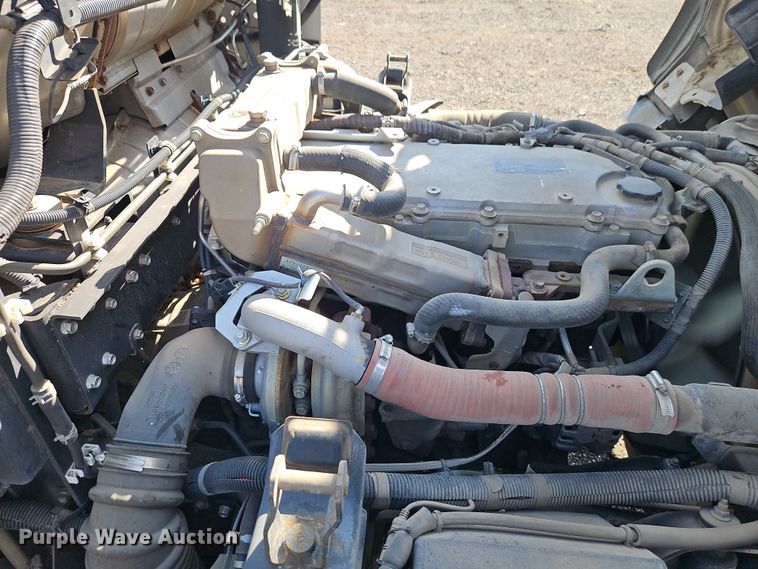 image for item EI8913 2019 Isuzu NRR street sweeper truck