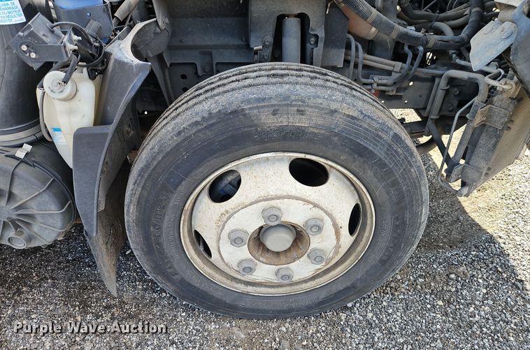 image for item EI8913 2019 Isuzu NRR street sweeper truck